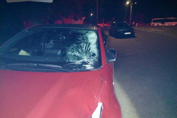 Ilustračný obrázok k článku Tragický večer na cestách: Chodkyňa neprežila zrážku s autom