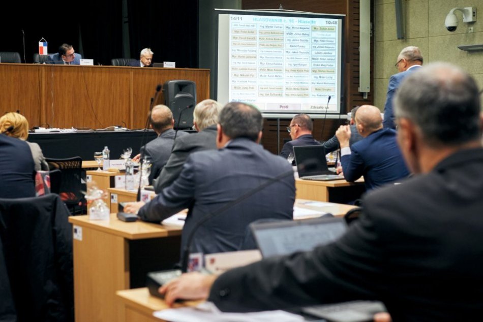 Ilustračný obrázok k článku Poslanci schválili KRÍZOVÝ rozpočet: BBSK musí šetriť vo všetkých oblastiach, FOTO