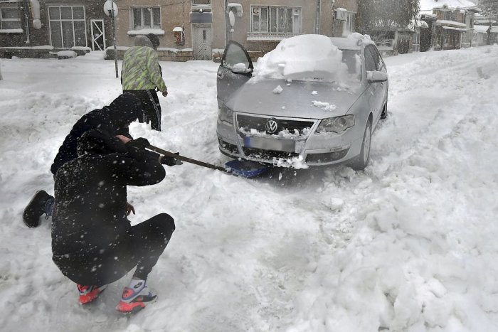 Ilustračný obrázok k článku Na Slovensko sa RÚTI sneženie. Napadne ťažký, mokrý sneh, ktorý narobí mnoho problémov