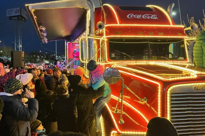 Ilustračný obrázok k článku Na Slovensko mieri Coca‑Cola vianočný kamión! Zverejnili ZOZNAM miest, kde zastaví