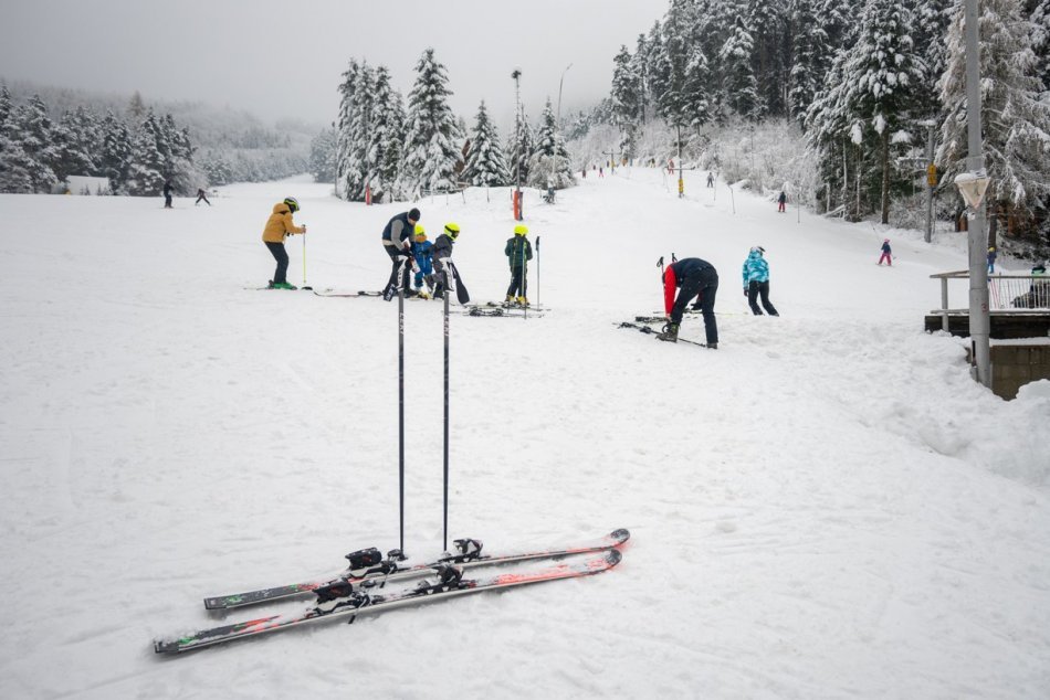 Ilustračný obrázok k článku Na Drienici sa už začalo lyžovať: Prví nadšenci si už vychutnali zasnežený svah, FOTO
