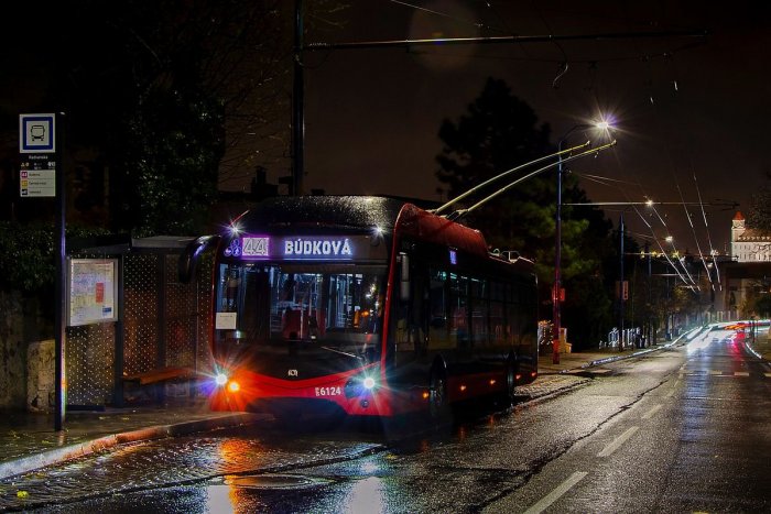 Ilustračný obrázok k článku NOVINKA v uliciach Bratislavy: V premávke testujú krátky hybridný trolejbus