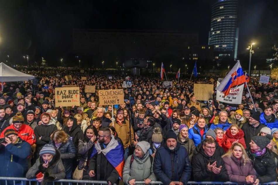 Ilustračný obrázok k článku FOTO: V slovenských mestách sú TISÍCE ľudí: Opozícia opäť zvolala protivládny protest
