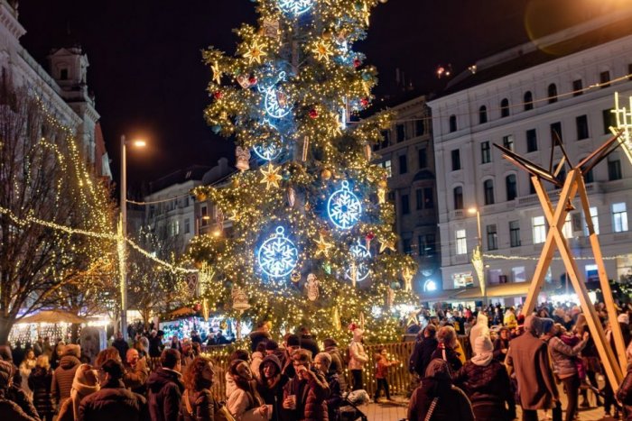 Ilustračný obrázok k článku Európske hlavné mesto Vianoc je len na SKOK od Bratislavy: Čím je výnimočné?