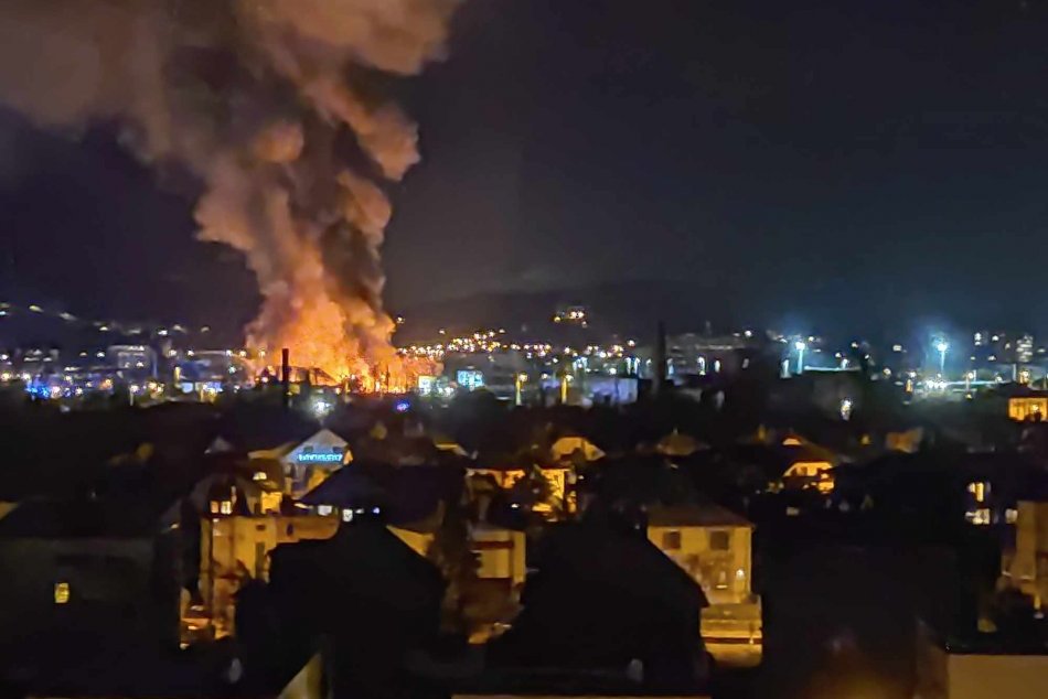 Ilustračný obrázok k článku Pre rozsiahly požiar v Prešove EVAKUUJÚ ľudí, okolie ja uzatvorené