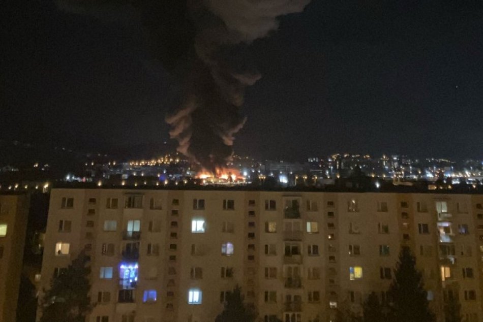 Ilustračný obrázok k článku V Prešove OBROVSKÝ požiar uzavrel ulice: Z miesta bolo počuť výbuchy, VIDEO