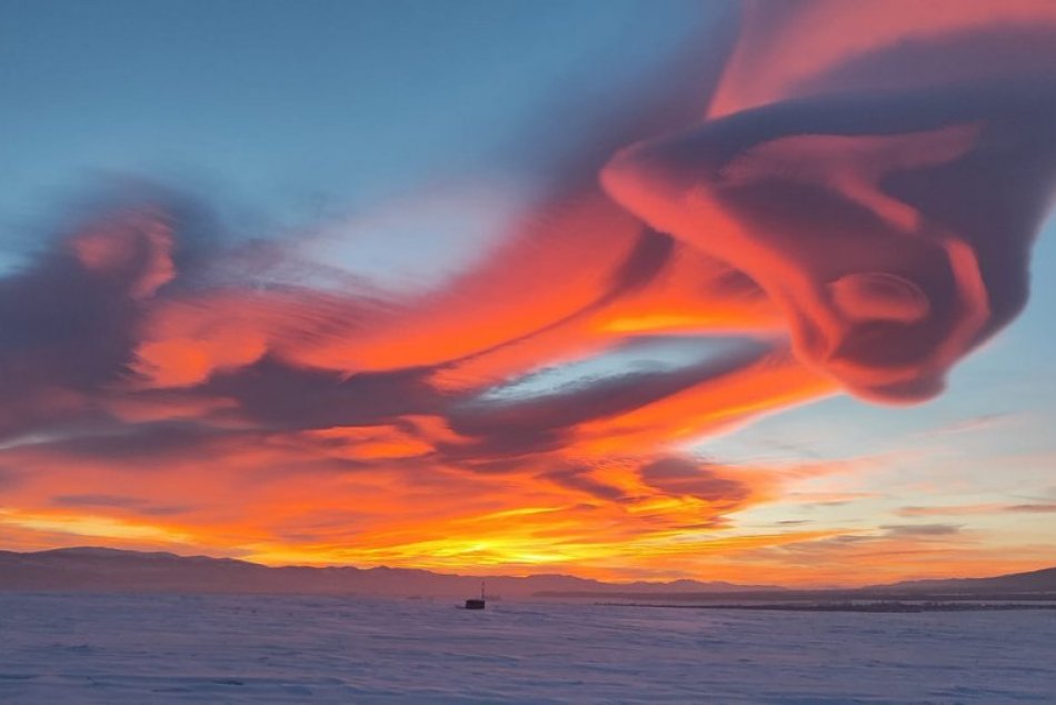 Ilustračný obrázok k článku FOTO: Farebný západ Slnka nad Slovenskom! Ľudí uchvátili nádherné oblaky