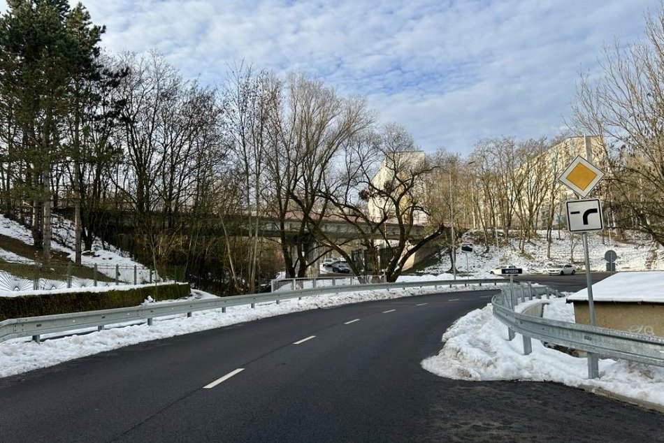 Ilustračný obrázok k článku Potešia sa vodiči, cyklisti aj chodci: Bystrický most je po REKONŠTRUKCII bezpečný, FOTO