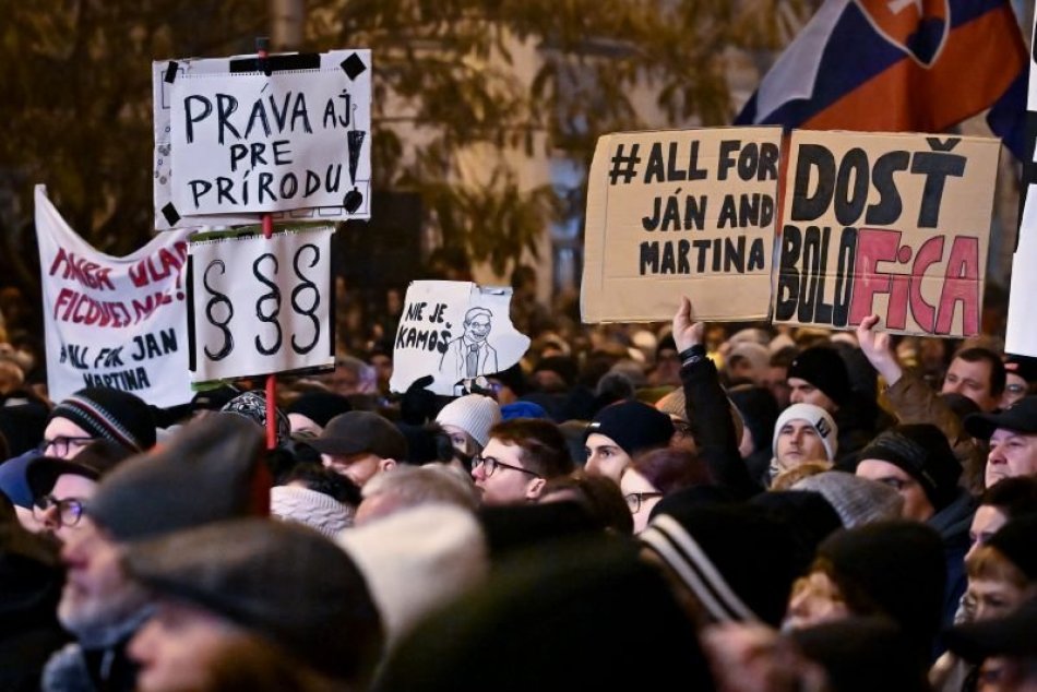 Ilustračný obrázok k článku TRETÍ protest vyhnal Slovákov opäť do ulíc, v Bratislave prišlo odhadom 18-TISÍC ľudí
