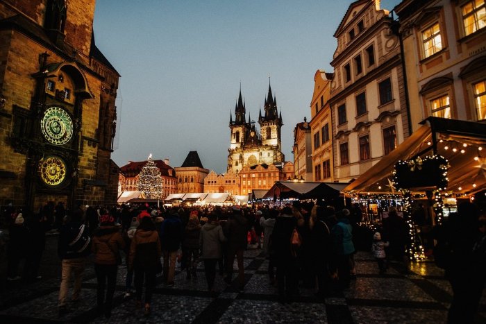 Ilustračný obrázok k článku Pražské ulice zaplnili vianočné trhy: Patria k TOP 5 najkrajším v Európe, FOTO