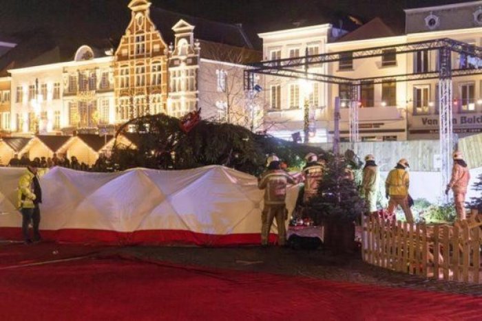 Ilustračný obrázok k článku TRAGÉDIA neďaleko Bruselu: Zrútil sa vianočný strom, pri páde ZABIL jednu ženu
