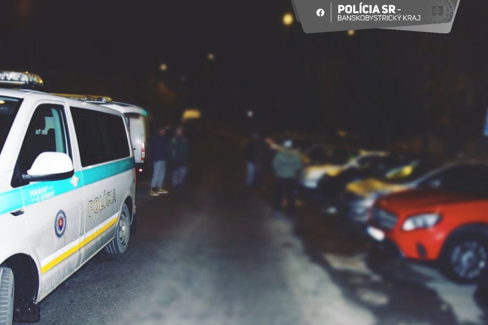 Ilustračný obrázok k článku Policajt ZASIAHOL aj mimo služby: Na súkromnom aute vyrazil za UNIKAJÚCIM vozidlom, FOTO