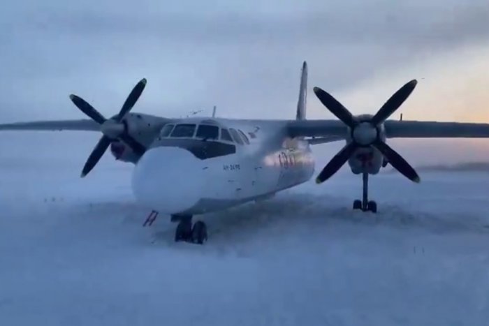Ilustračný obrázok k článku Neuveriteľná CHYBA pilota: Lietadlo plné cestujúcich pristálo na zamrznutej rieke, VIDEO
