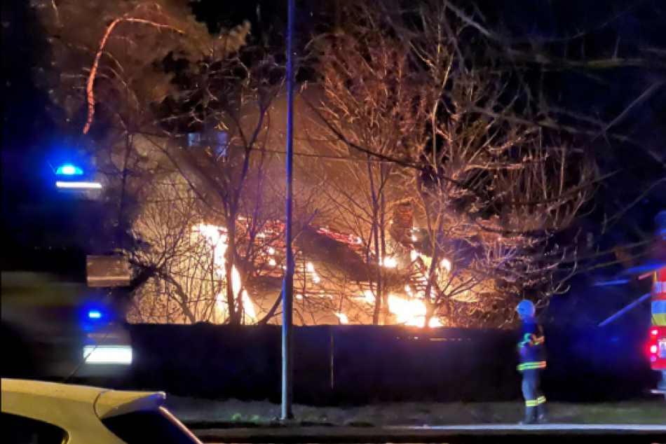 Ilustračný obrázok k článku Požiar v širšom centre na východe: Plamene siahali do výšky 2. až 3. poschodia, FOTO
