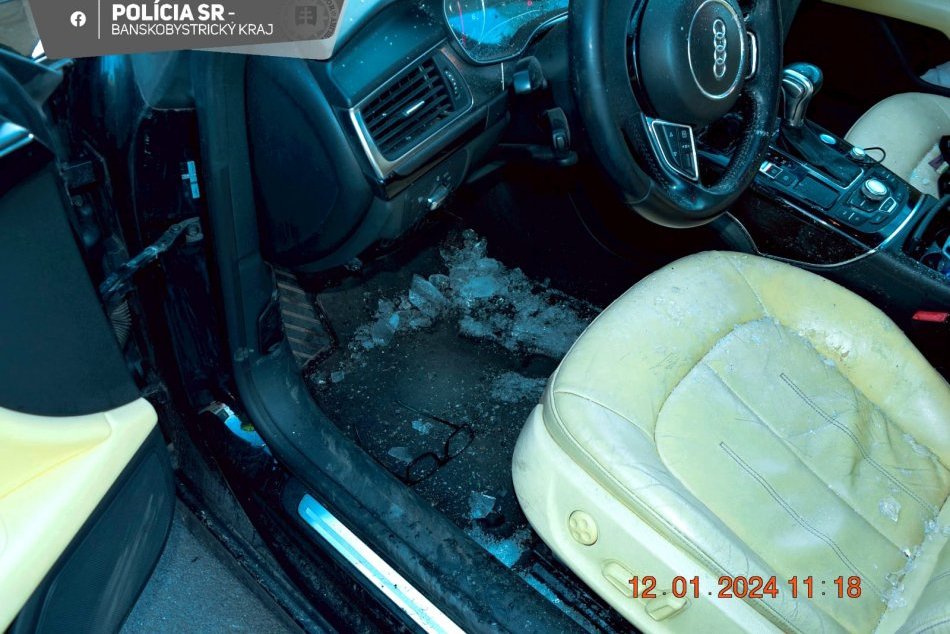 Ilustračný obrázok k článku Ľad z návesu kamióna PRERAZIL čelné sklo Audi: Črepiny ZRANILI vodiča, FOTO