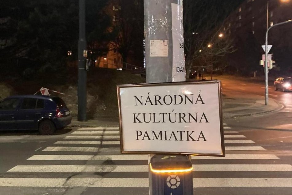 Ilustračný obrázok k článku Na opravu semaforu i na logopéda: Slováci posielajú Dankovi na účet 1 cent a vtipné odkazy