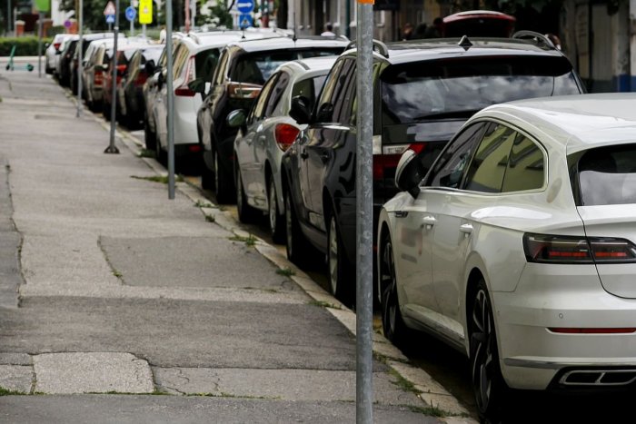 Ilustračný obrázok k článku Ako sa zmení parkovanie na Linčianskej? Mesto bude odpovedať na otázky obyvateľov