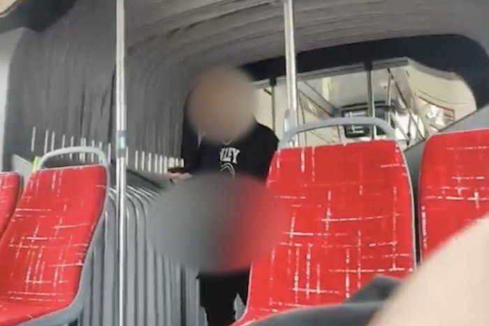 Ilustračný obrázok k článku NECHUTNÝ incident v autobuse v Nitre: Mladík masturboval pred cestujúcimi