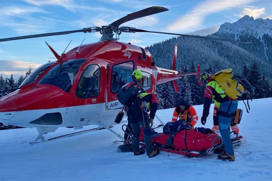 Ilustračný obrázok k článku Pod Chopkom objavili ťažko ZRANENÚ lyžiarku: Po prevoze do nemocnice ZOMRELA