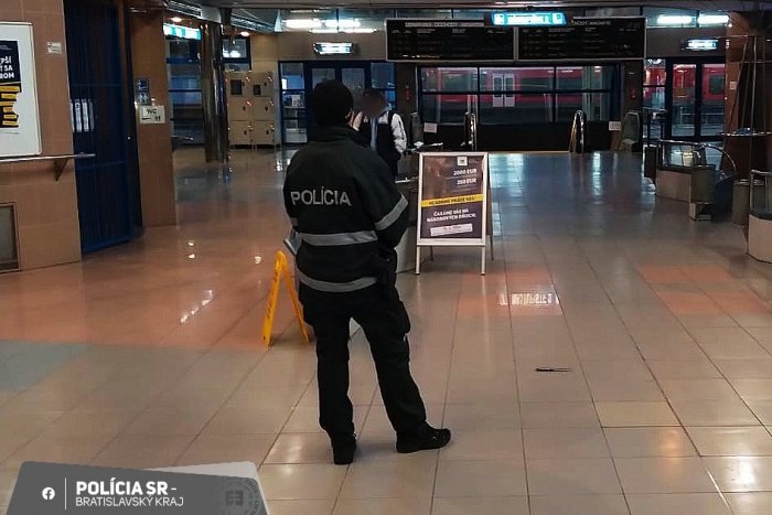 Ilustračný obrázok k článku DRÁMA na železničnej stanici v Bratislave: Agresívny muž vytiahol na SBS a policajtov NÔŽ!