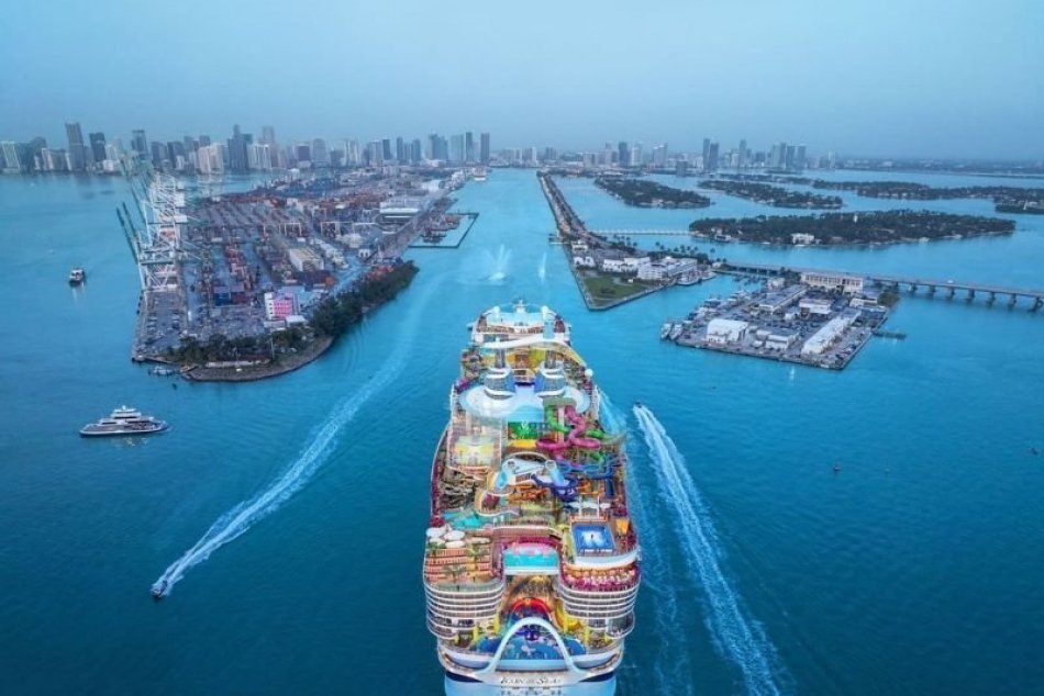 Ilustračný obrázok k článku FOTO Najväčšia výletná loď na svete vyplávala z Miami na prvú plavbu. Ako vyzerá IKONA MORÍ?