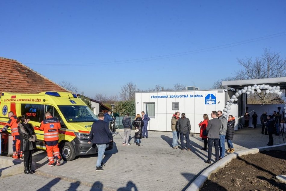 Ilustračný obrázok k článku PRVÁ na Slovensku: V Nitrianskom kraji otvorili mobilnú stanicu záchranky, FOTO