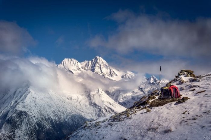 Ilustračný obrázok k článku Dramatické chvíle v Alpách: Dvaja Česi UVIAZLI na najvyššom vrchu, NEVEDIA sa k nim dostať!