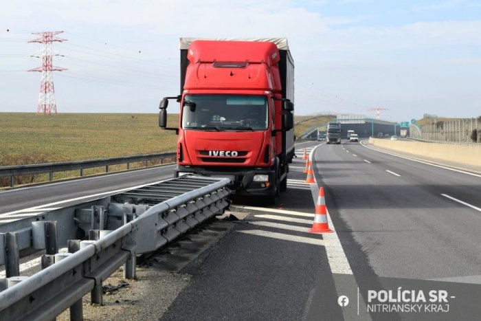 Ilustračný obrázok k článku Vodič nákladného auta narazil na R1 do zvodidiel: Nafúkal 3 PROMILE!