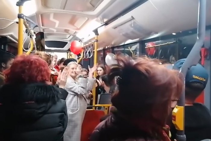 Ilustračný obrázok k článku Celý autobus SPIEVAL a TLIESKAL: Vodič Marcel sa dočkal KRÁSNEHO gesta, VIDEO