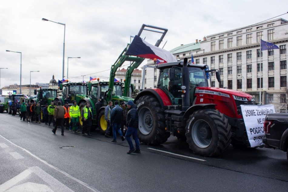 Ilustračný obrázok k článku V Prahe hrozí KOLAPS dopravy! Ulice zablokovali STOVKY traktorov, FOTO