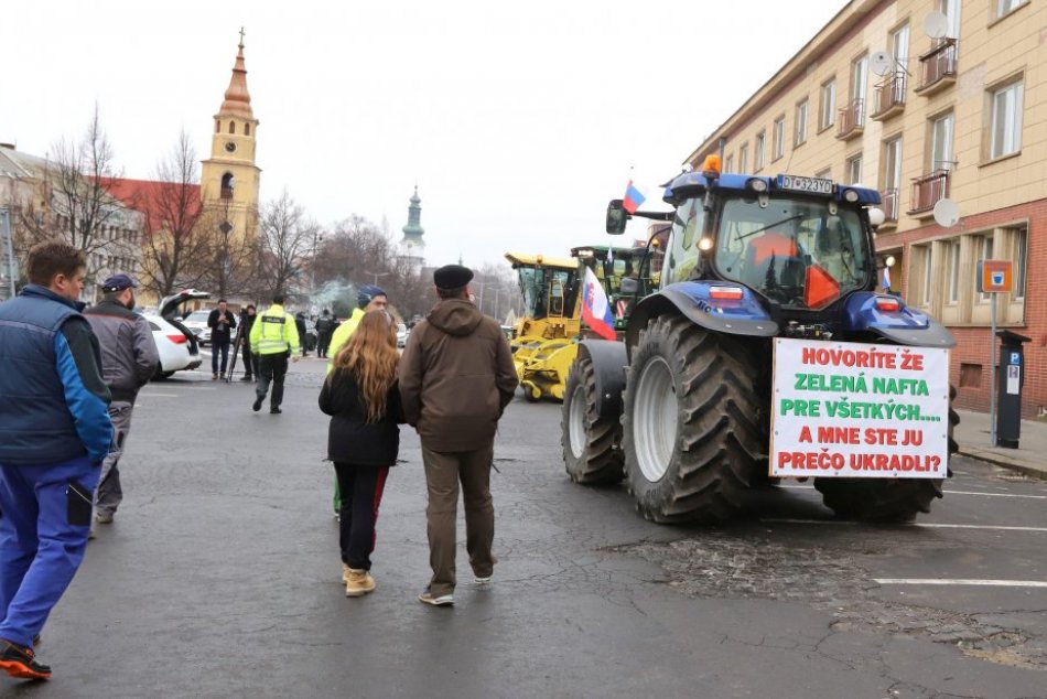 Ilustračný obrázok k článku PROTEST farmárov zasiahol aj Banskobystrický kraj: Na cesty vyrazili DESIATKY traktorov, FOTO