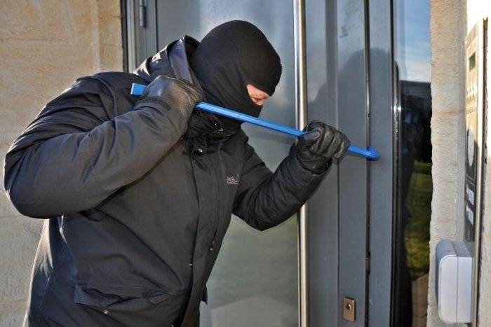 Ilustračný obrázok k článku Sviatky prinášajú zvýšené riziko krádeží v bytoch, pripomína mestská polícia v Bratislave