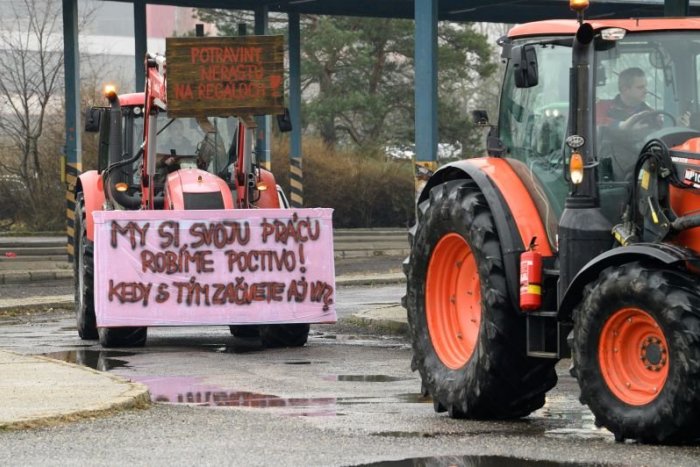 Ilustračný obrázok k článku Farmári idú na cesty, hrozí KOLAPS v doprave: Najväčšie dopravné obmedzenia budú v Bratislave