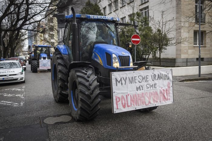 Ilustračný obrázok k článku Štartuje najväčší PROTEST farmárov v histórii! Na cesty vyráža 2 200 traktorov