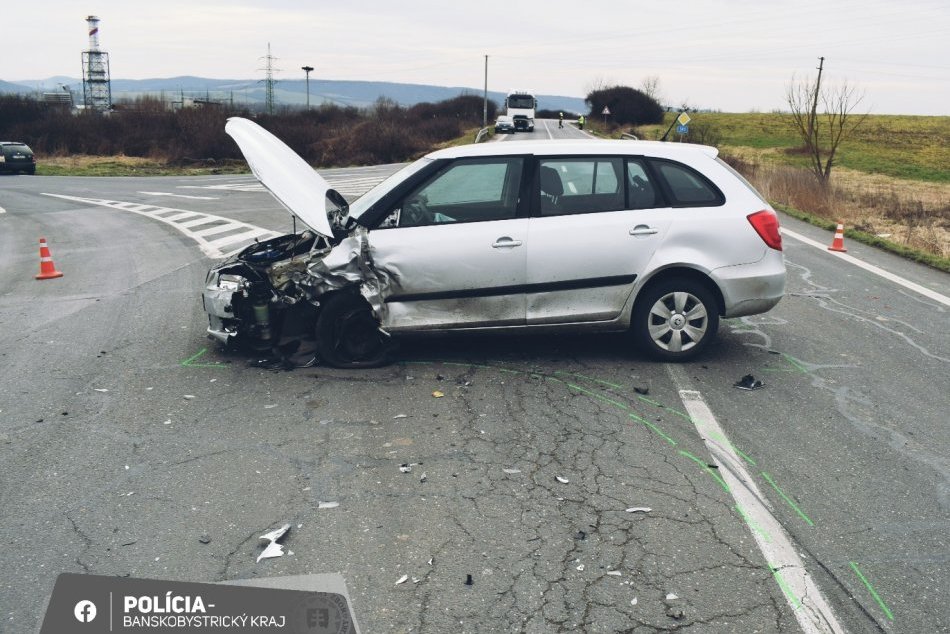 Ilustračný obrázok k článku HROZIVÁ bilancia zrážky 4 áut: Pri nehode na juhu Slovenska sa ZRANILI 3 ľudia, FOTO