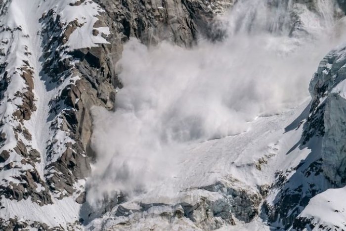 Ilustračný obrázok k článku Obrovská TRAGÉDIA. Ničivá lavína zabila najmenej štyroch turistov. Ďalší dvaja sú nezvestní