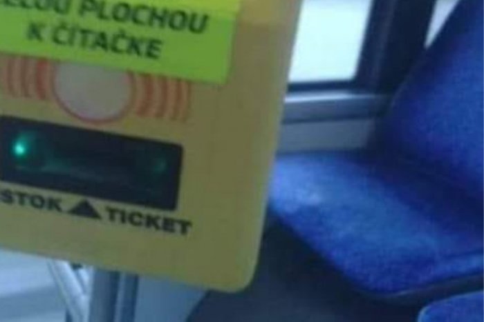 Ilustračný obrázok k článku Košičanov pobavil označovač lístkov v autobuse: ČO to treba priložiť k čítačke?!