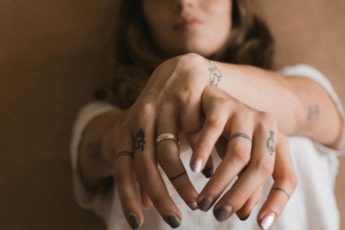 Ilustračný obrázok k článku Trendom medzi mladými ženami je tetovanie na rukách: Prečo ho odborníci NEODPORÚČAJÚ?