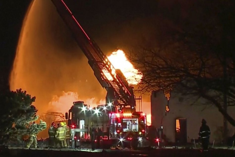 Ilustračný obrázok k článku Na predmestí Detroitu hlásia požiar a viacero VÝBUCHOV: Z neba padajú nebezpečné TROSKY