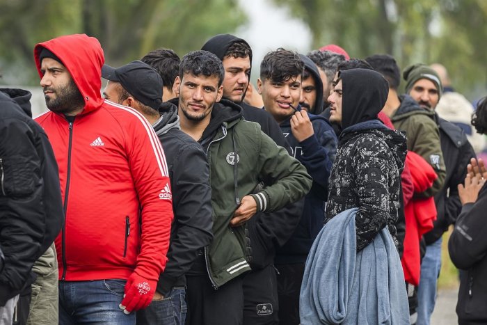 Ilustračný obrázok k článku Slováci majú OBAVY z migrantov: Viac ako štvrtina z nás ich považuje za NEBEZPEČNÝCH