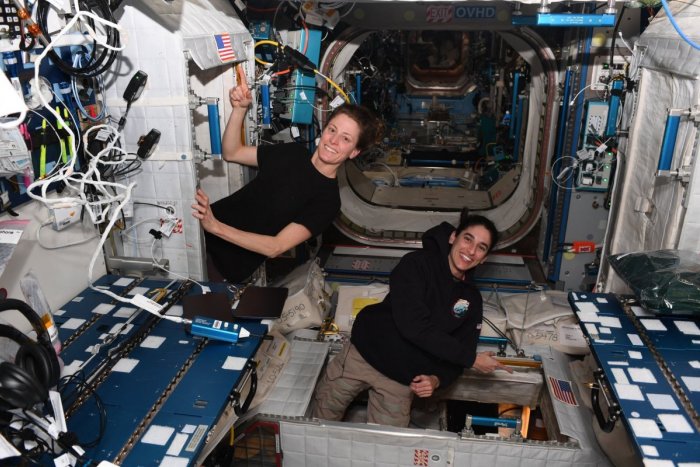 Ilustračný obrázok k článku Stovky kilometrov nad Zemou: Dve americké astronautky na ISS hlasovali v primárkach