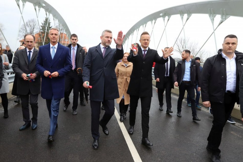 Ilustračný obrázok k článku Slovensko spája s Maďarskom NOVÝ most: Otvorenie si nenechal ujsť ani Pellegrini, FOTO