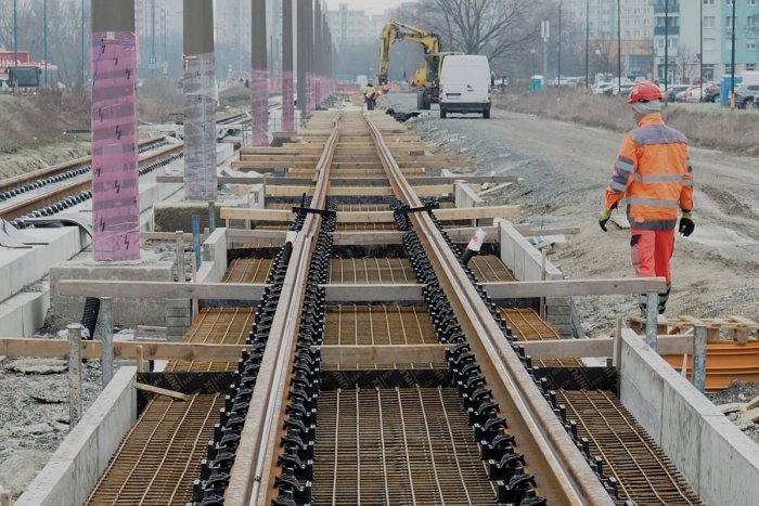 Ilustračný obrázok k článku Čo je NOVÉ v prípade budovania trate v Petržalke? Mesto verí, že čoskoro dôjde k DOHODE