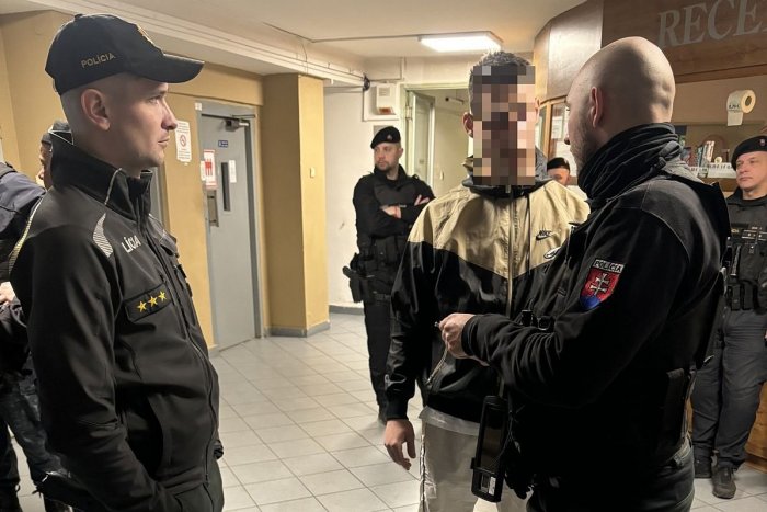 Ilustračný obrázok k článku Polícia kontrolovala STOVKY cudzincov v Bratislave: Rozdala POKUTY