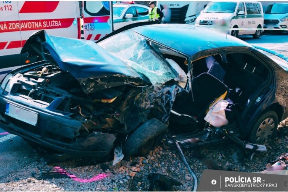 Ilustračný obrázok k článku Na juhu Slovenska došlo k TRAGÉDII: Vodič sa v PROTISMERE zrazil s kamiónom, FOTO