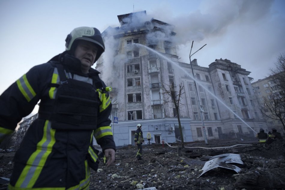 Ilustračný obrázok k článku Kyjev pod paľbou! Po raketovom útoku hlásia zničené budovy a viacero zranených, FOTO