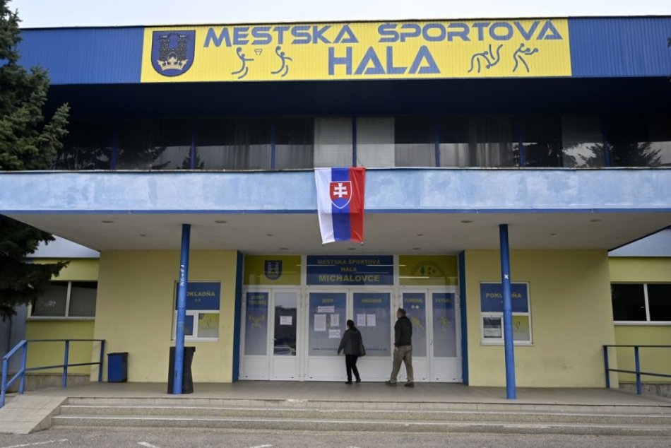 Ilustračný obrázok k článku FOTO: V Michalovciach volia voliči prvý raz aj v mestskej športovej hale