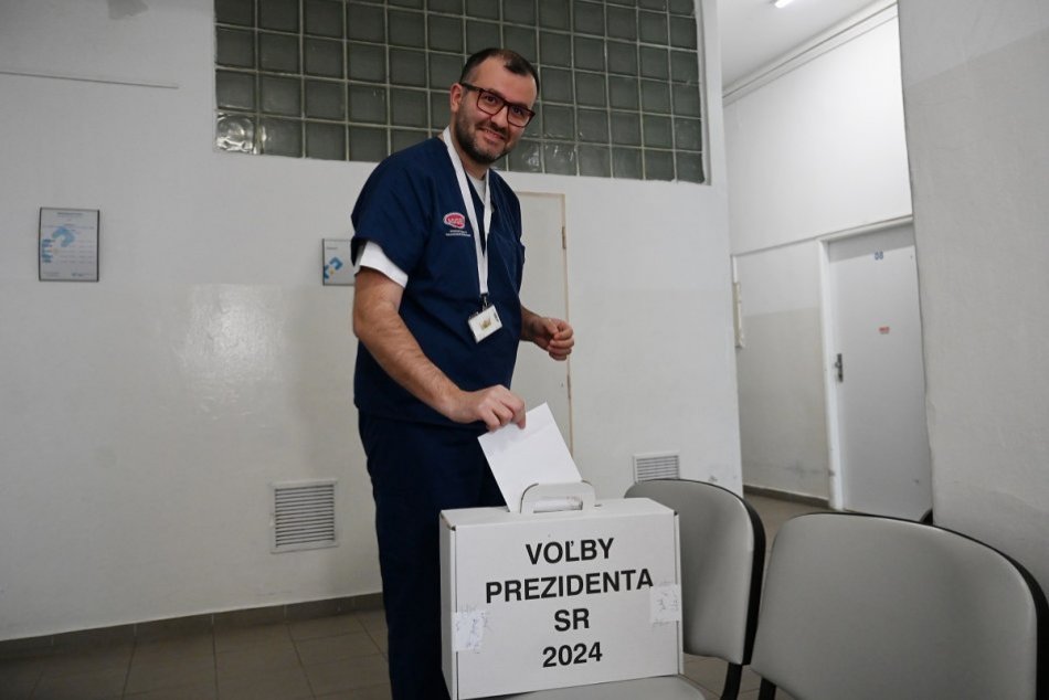 Ilustračný obrázok k článku Prezidentské voľby: V trnavskej nemocnici volil okrem pacientov aj primár, FOTO