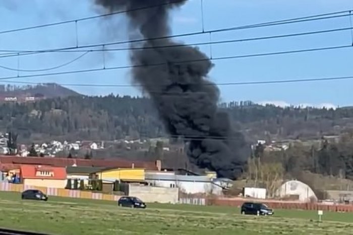 Ilustračný obrázok k článku POPLACH na Kysuciach: Požiar mal zachvátiť CHEMICKÚ fabriku!