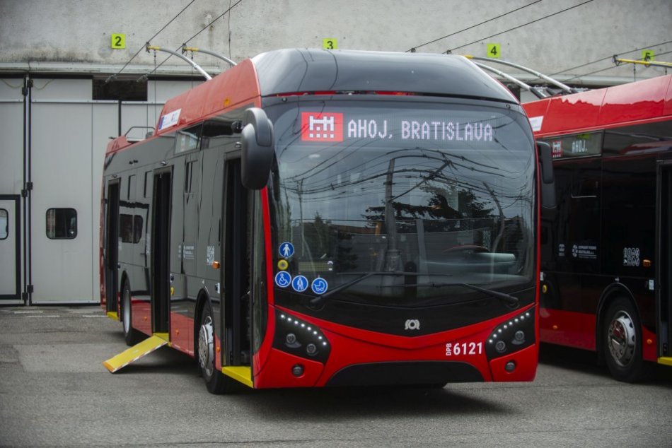 Ilustračný obrázok k článku DPB má NOVÉ krátke hybridné trolejbusy: Na túto linku ich nasadí